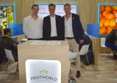 Fruit World son exportadores de manzanas y peras de Argentina con el equipo de Santiago Lyons, Damien Stone y Juan Pablo Vanzini.